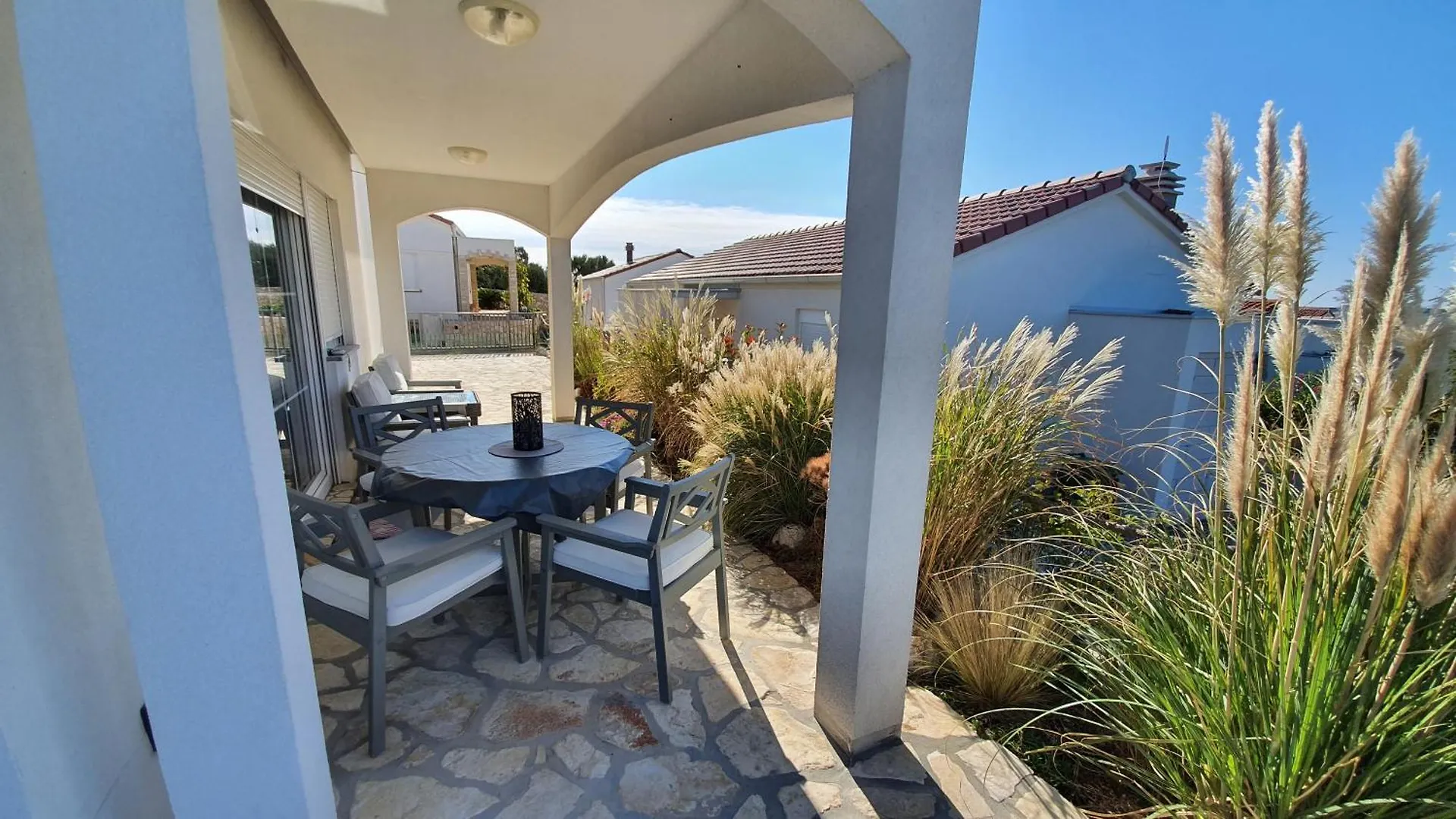 Hisa Mandre Villa