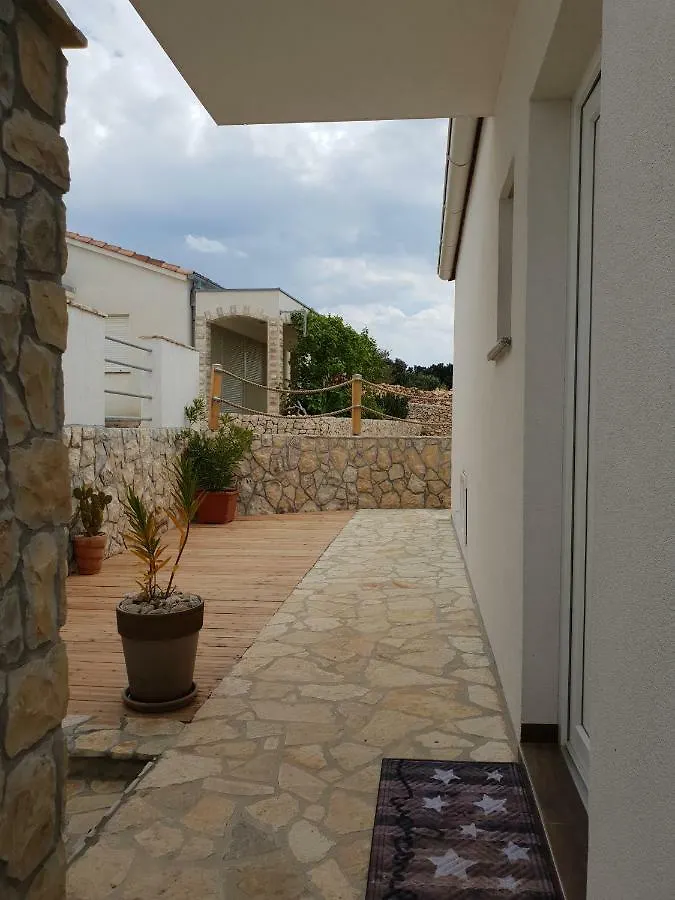 Hisa Mandre Villa